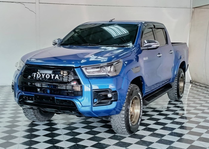 TOYOTA Hilux