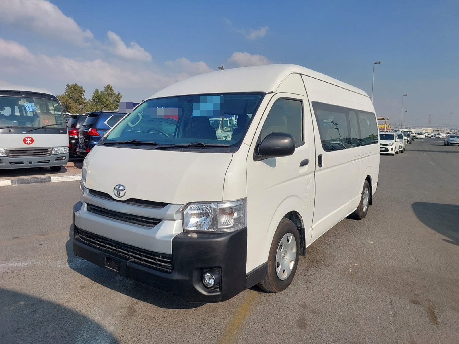 TOYOTA Hiace Commuter