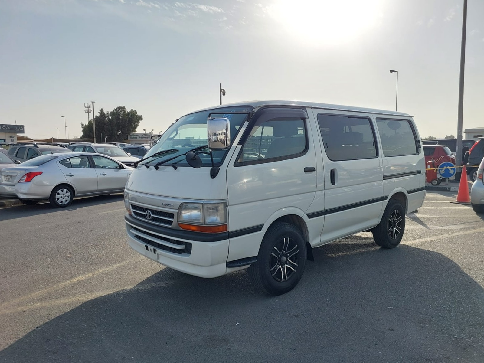 TOYOTA HIACE