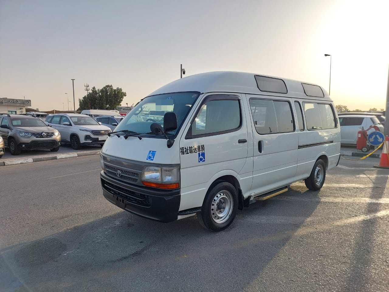 TOYOTA HIACE