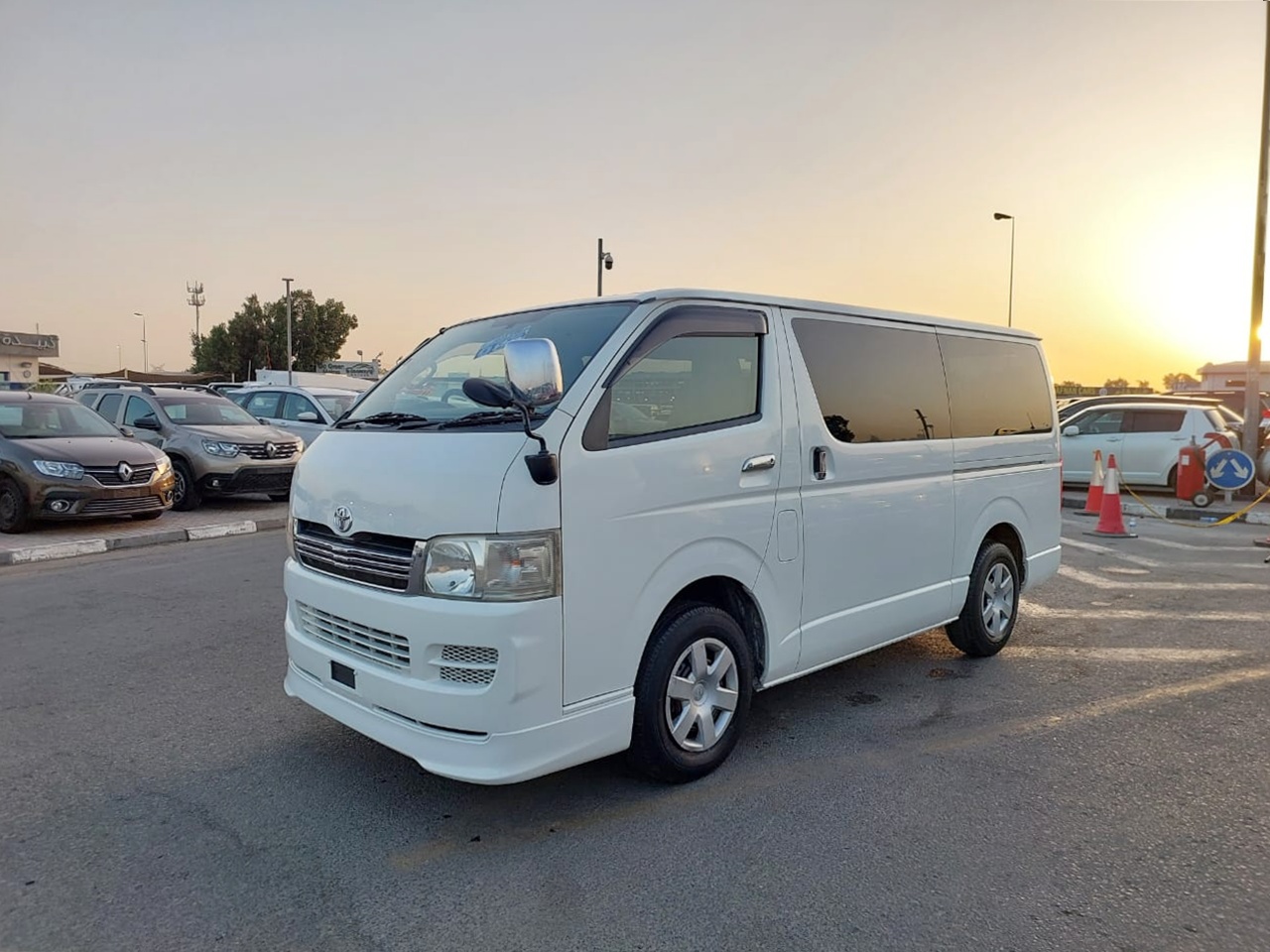 TOYOTA HIACE