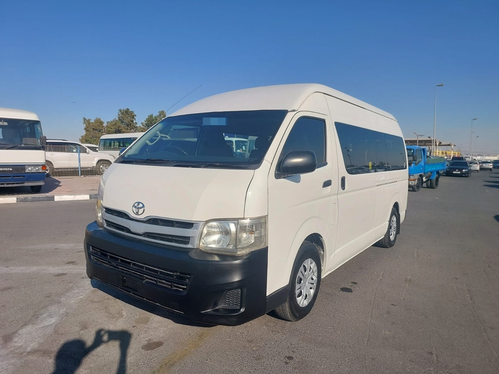 TOYOTA Hiace Commuter