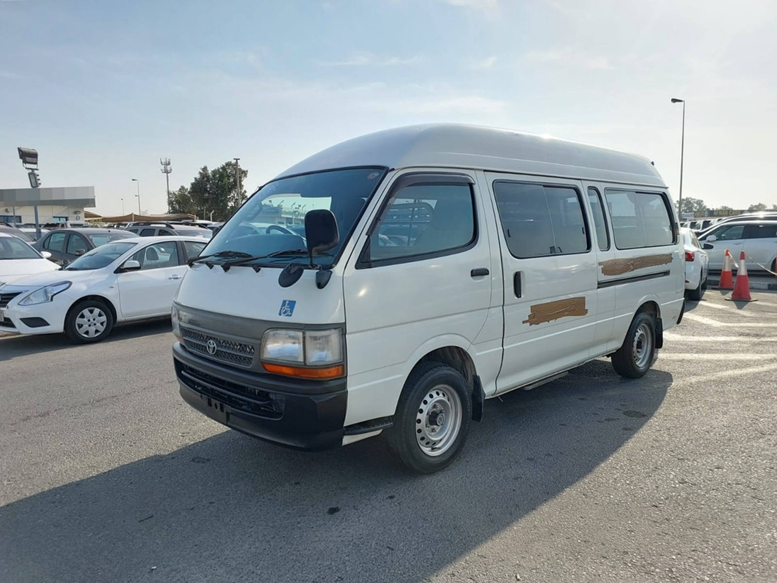 TOYOTA Hiace Commuter