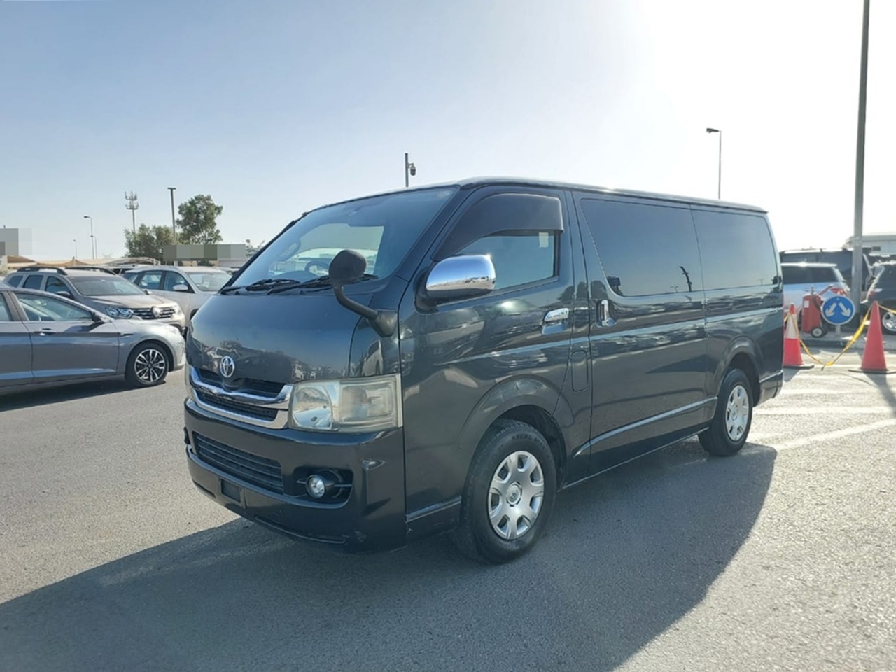 TOYOTA HIACE