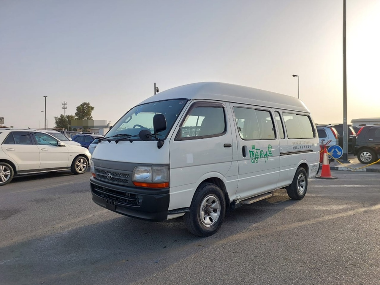 TOYOTA Hiace Commuter