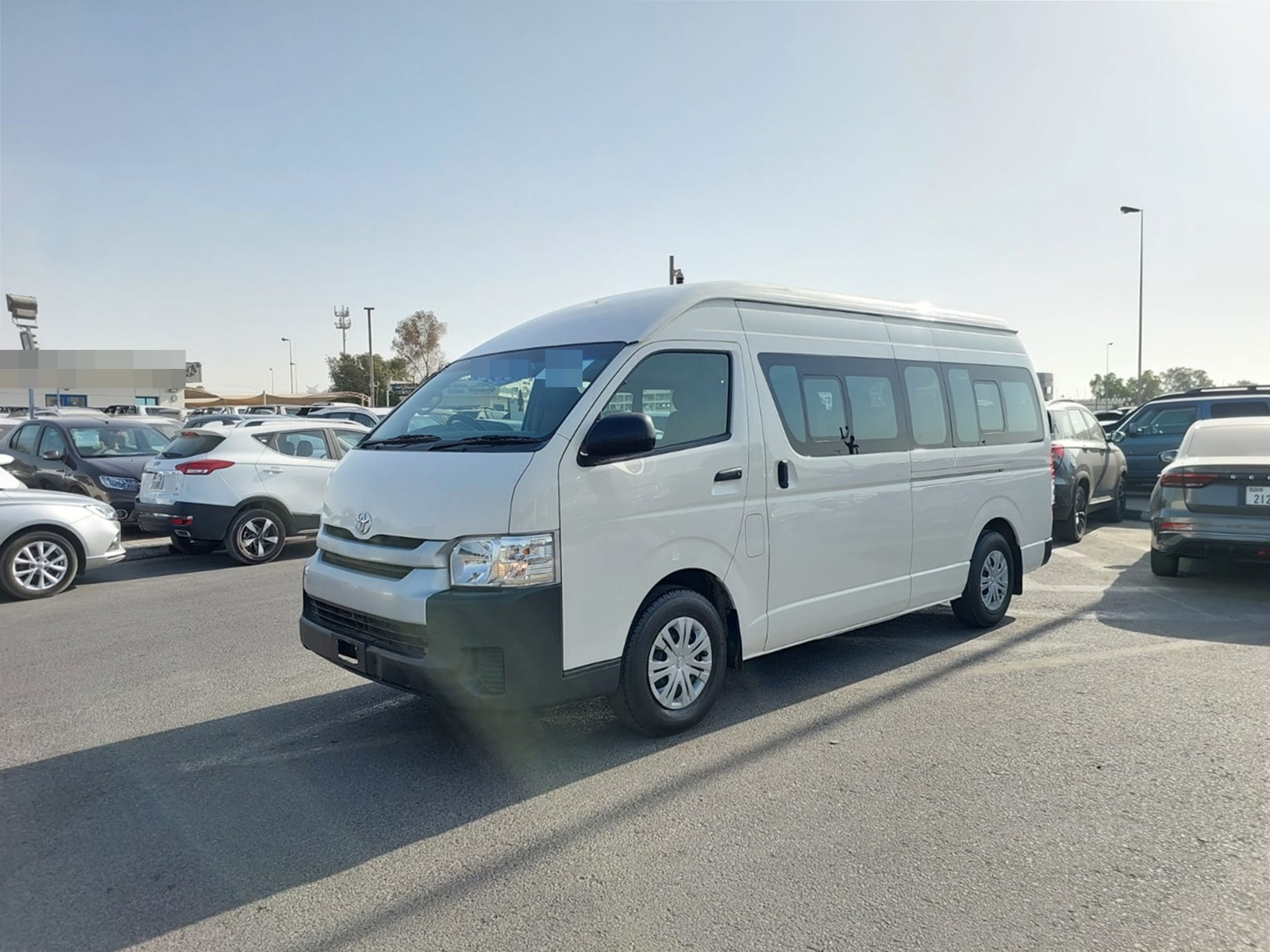 TOYOTA Hiace Commuter