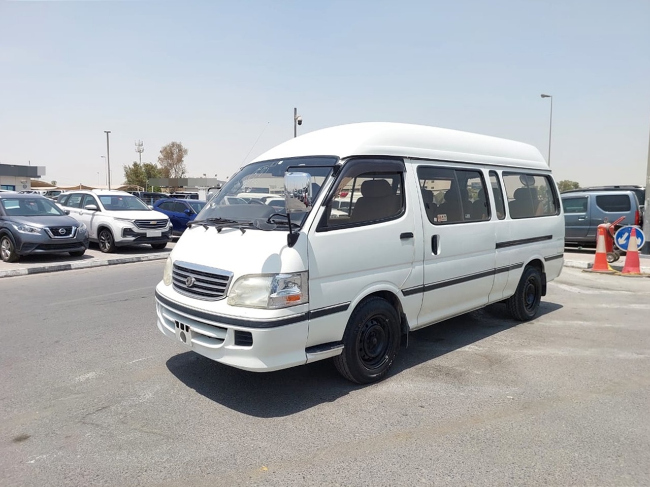 TOYOTA Hiace Commuter