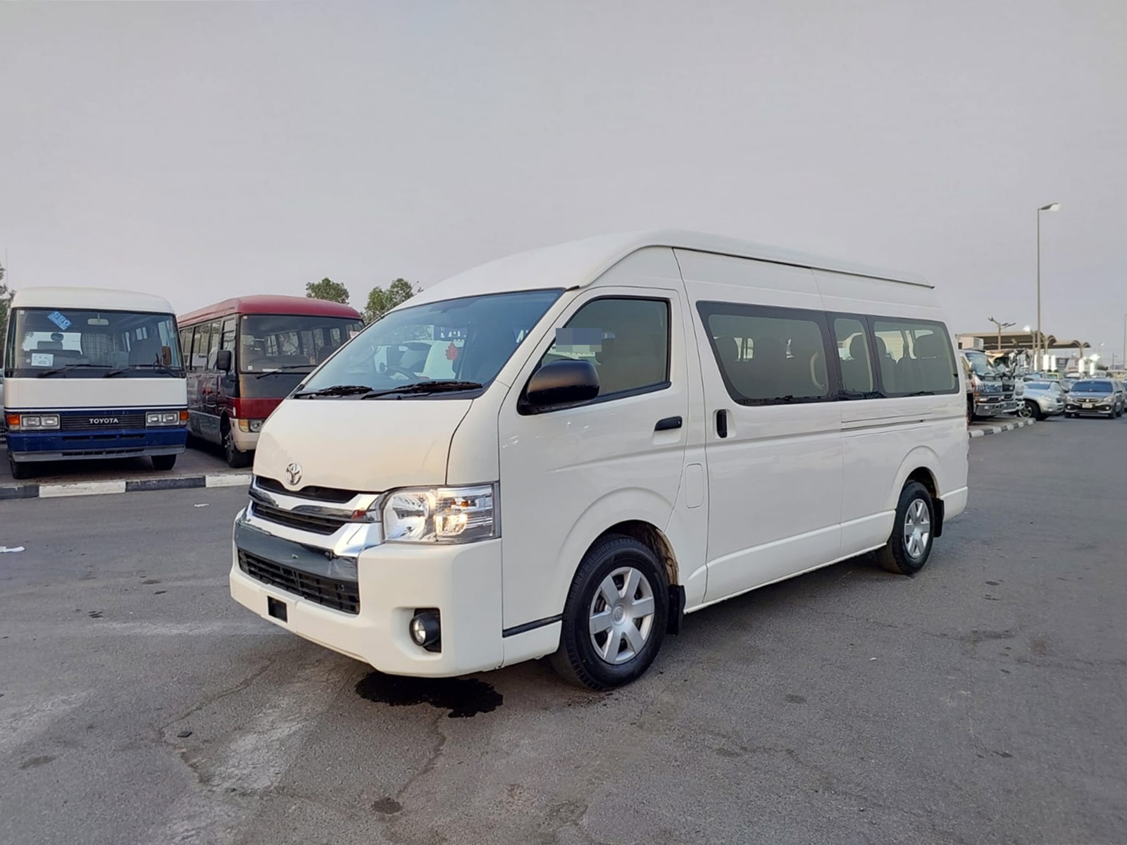 TOYOTA Hiace Commuter