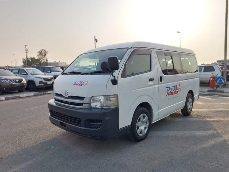 TOYOTA Hiace Commuter