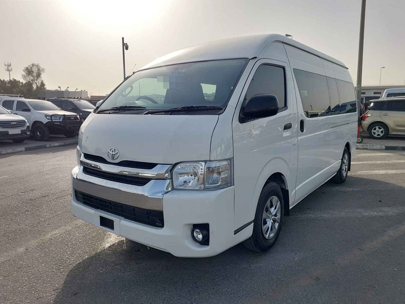 TOYOTA HIACE