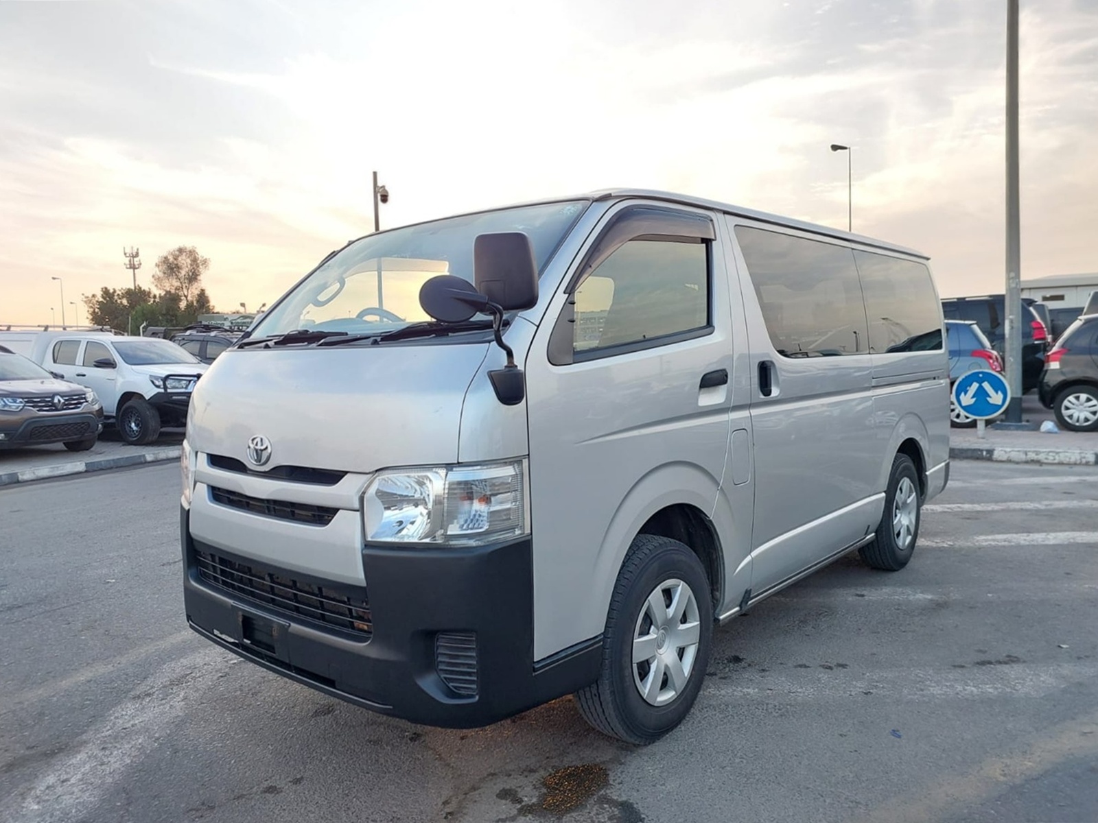 TOYOTA HIACE