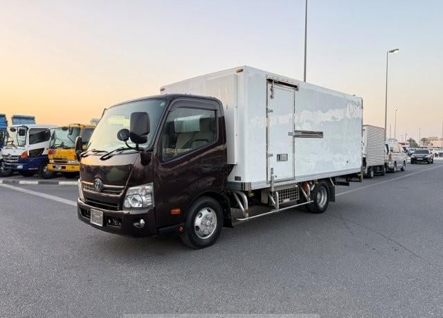 TOYOTA Dyna