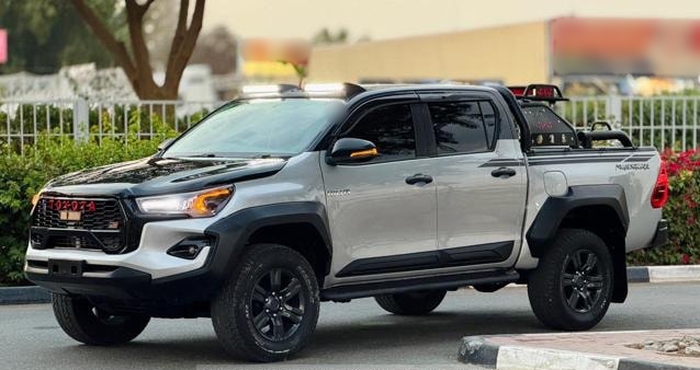 TOYOTA Hilux