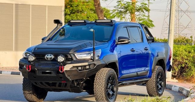 TOYOTA Hilux