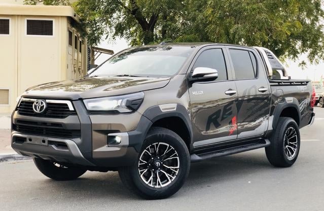 TOYOTA Hilux