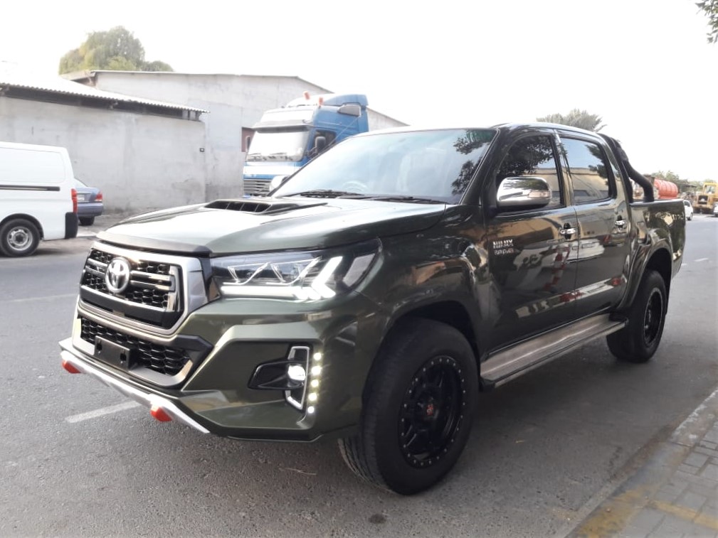 TOYOTA Hilux